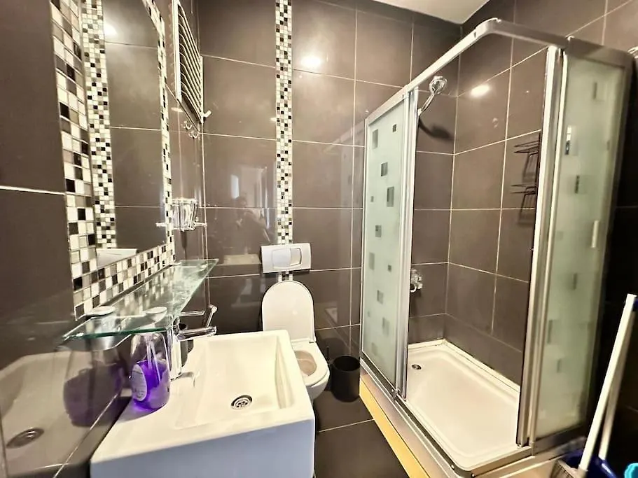 شقة New Comfy Flat, 4Br, 4Acs, Taksim اسطنبول 0*,